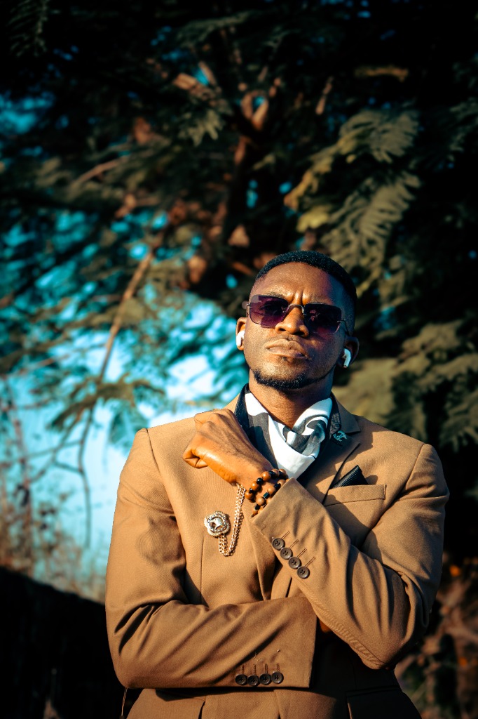 Sunlit Dapper & Poise